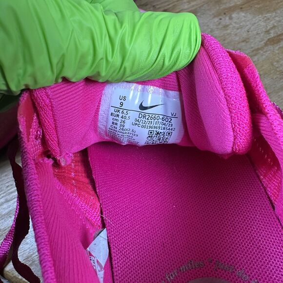 Nike Invincible Run Flyknit 3 Shoes Womens Size 9 Running Comfort DR2660-602 - Picture 8 of 8